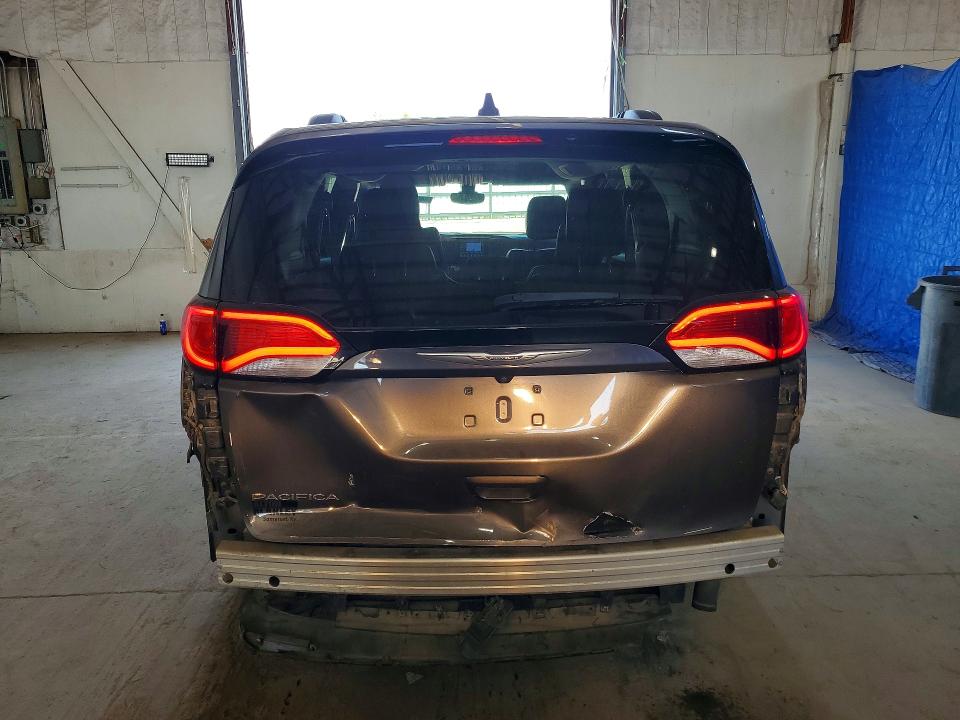 Photo 6 from auction – 2017 CHRYSLER PACIFICA with VIN 2C4RC1BG3HR569876
