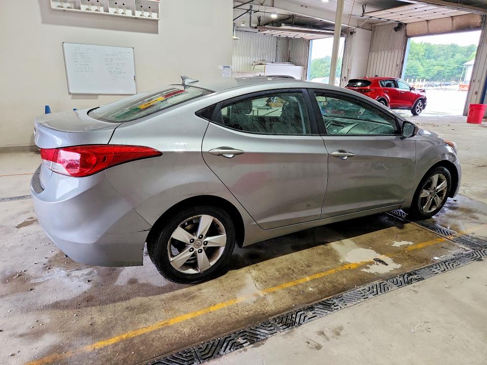Снимка 3 от търг – 2012 HYUNDAI ELANTRA с VIN KMHDH4AE7CU311140