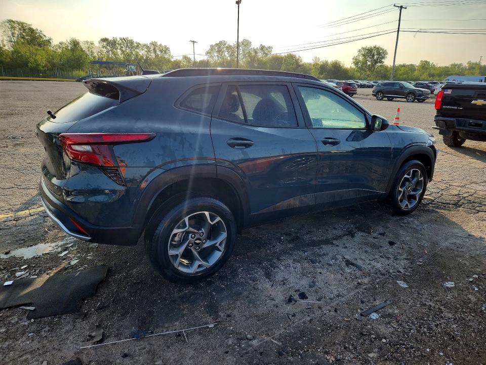 Photo 3 from auction – 2025 CHEVROLET TRAX with VIN KL77LHEP4SC228012
