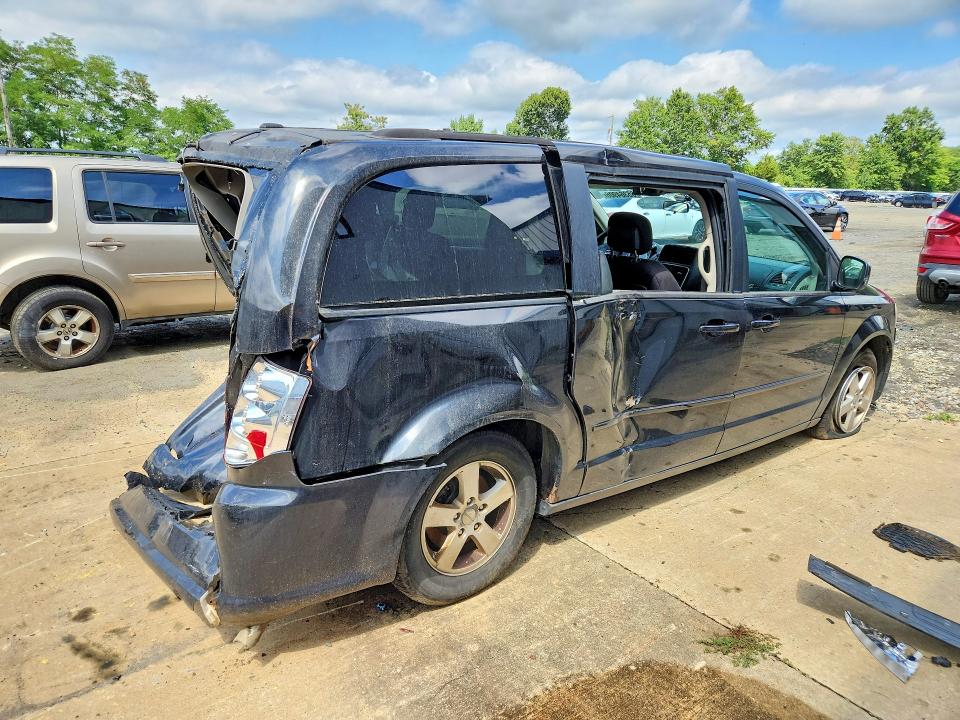 Photo 3 from auction – 2011 DODGE GRAND CARAVAN with VIN 2D4RN3DG7BR636654
