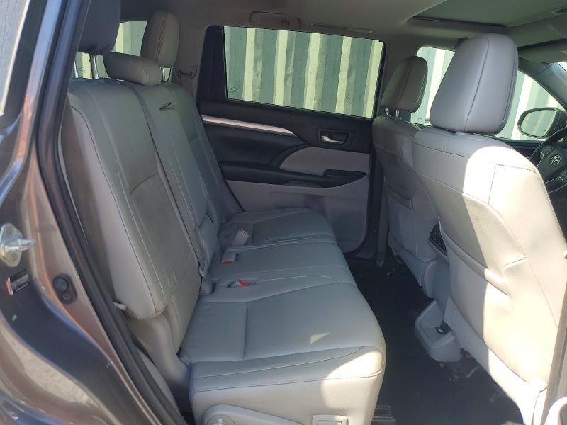 Photo 11 from auction – 2018 TOYOTA HIGHLANDER with VIN 5TDKZRFH5JS534822
