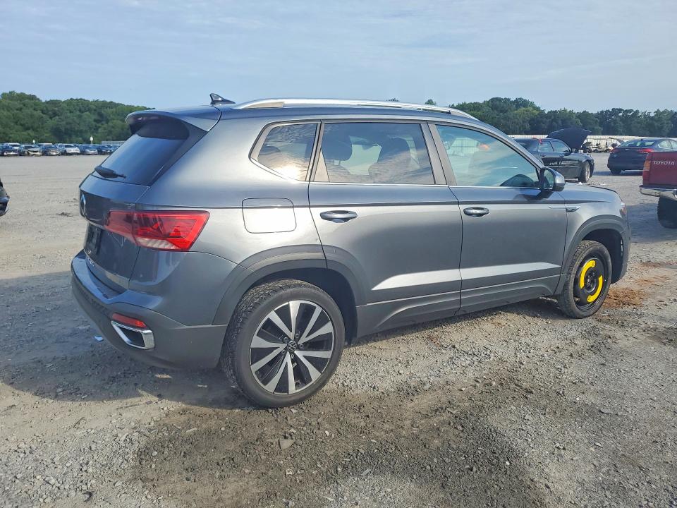Photo 3 from auction – 2022 VOLKSWAGEN TAOS with VIN 3VVLX7B21NM099000