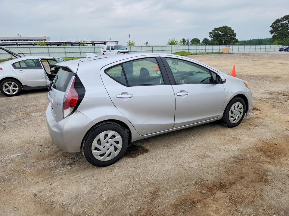Photo 3 from auction – 2016 TOYOTA PRIUS C with VIN JTDKDTB35G1133377