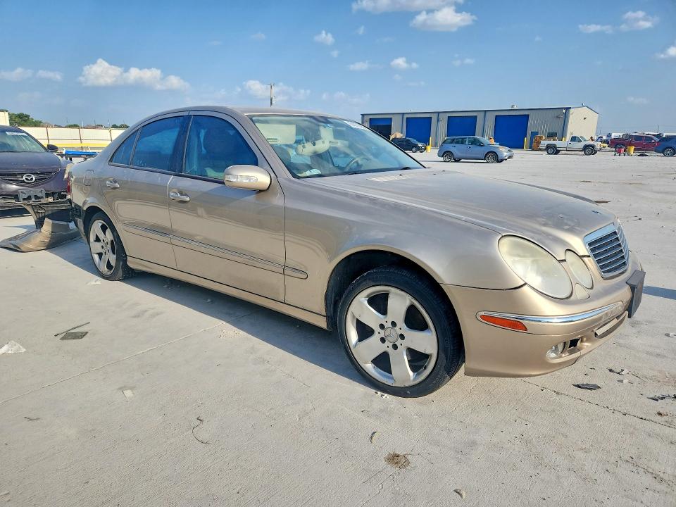 Photo 4 from auction – 2004 MERCEDES-BENZ E with VIN WDBUF65J04A520122
