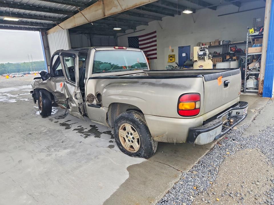 Photo 2 from auction – 2001 CHEVROLET SILVERADO with VIN 2GCEC19VX11227932
