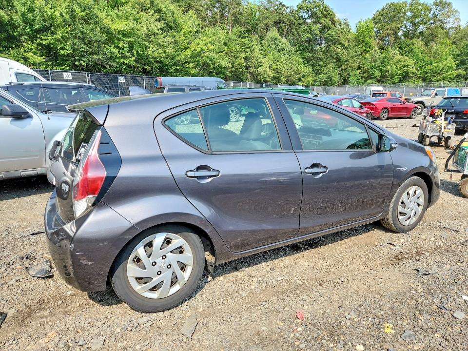 Photo 3 from auction – 2015 TOYOTA PRIUS C with VIN JTDKDTB33F1583527