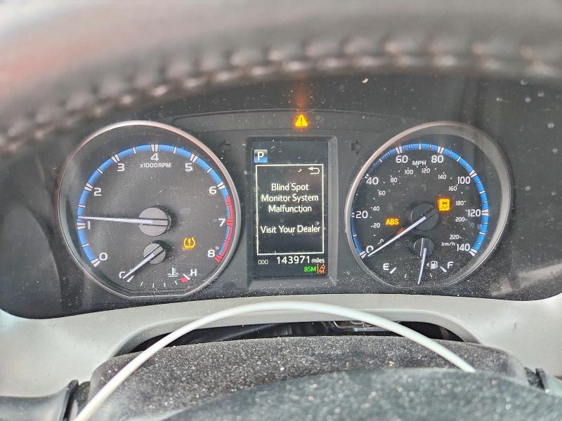 Photo 9 from auction – 2018 TOYOTA RAV4 with VIN 2T3RFREV0JW804584