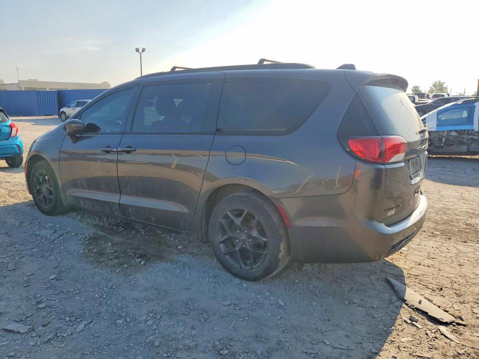 Photo 2 from auction – 2019 CHRYSLER PACIFICA with VIN 2C4RC1BG9KR593347