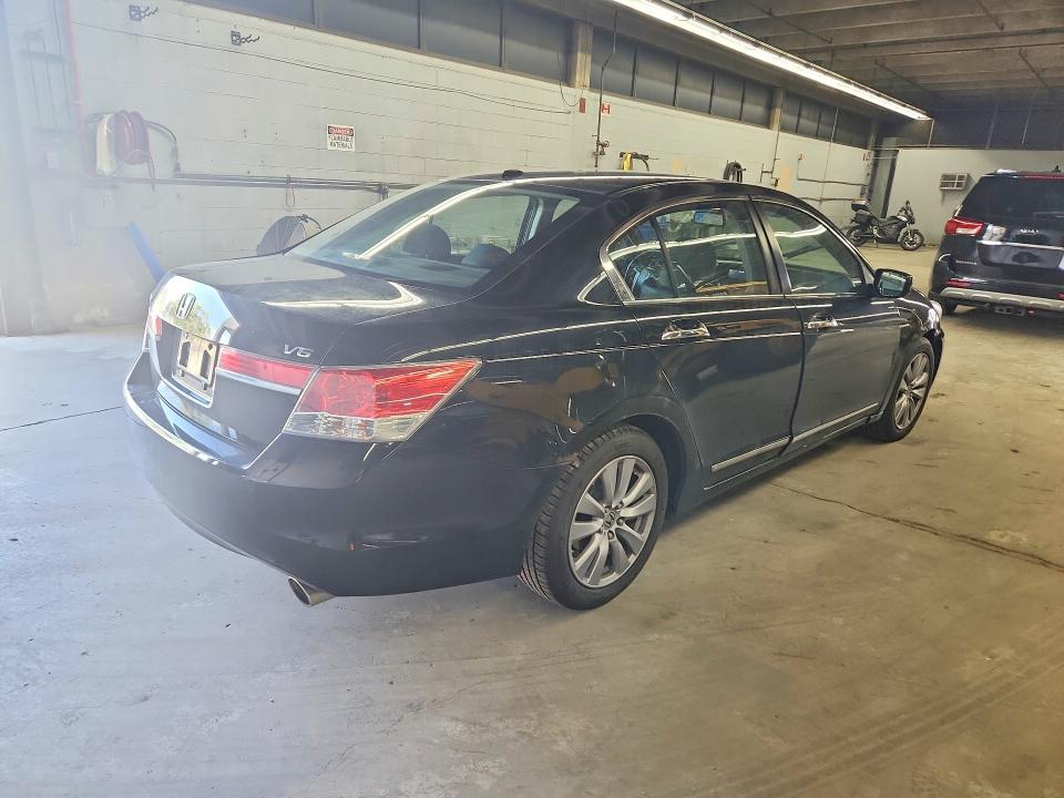 Photo 3 from auction – 2011 HONDA ACCORD with VIN 1HGCP3F82BA001401