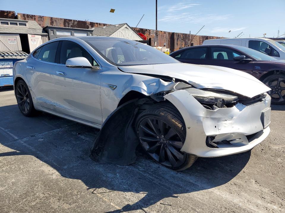 Photo 4 from auction – 2016 TESLA MODEL S with VIN 5YJSA1E24GF153739