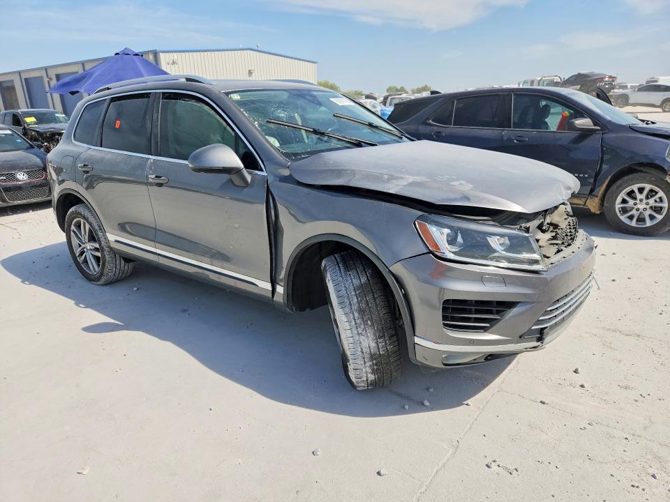 Photo 4 from auction – 2016 VOLKSWAGEN TOUAREG with VIN WVGEF9BP7GD010493