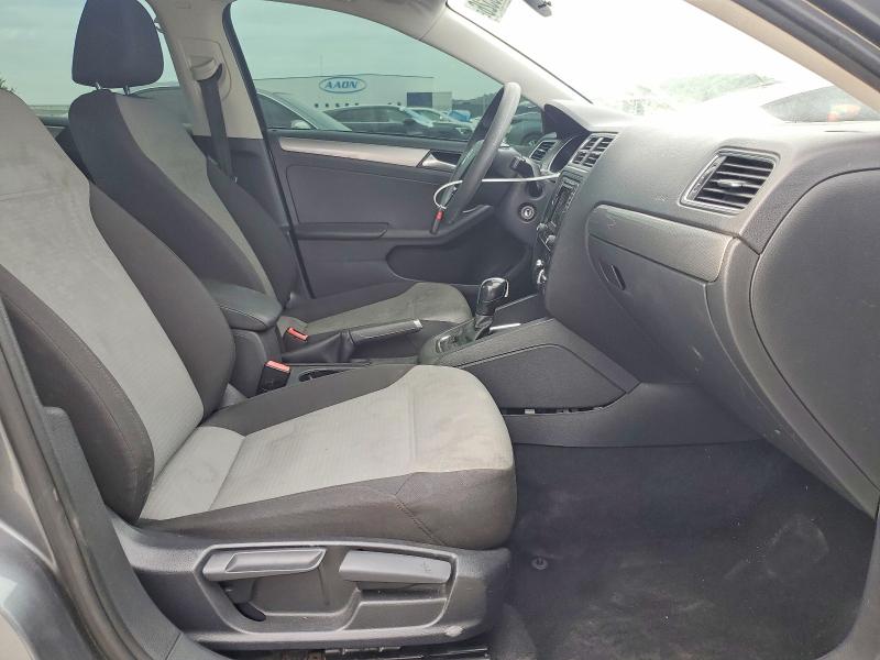 Photo 7 from auction – 2017 VOLKSWAGEN JETTA with VIN 3VW2B7AJ3HM317960