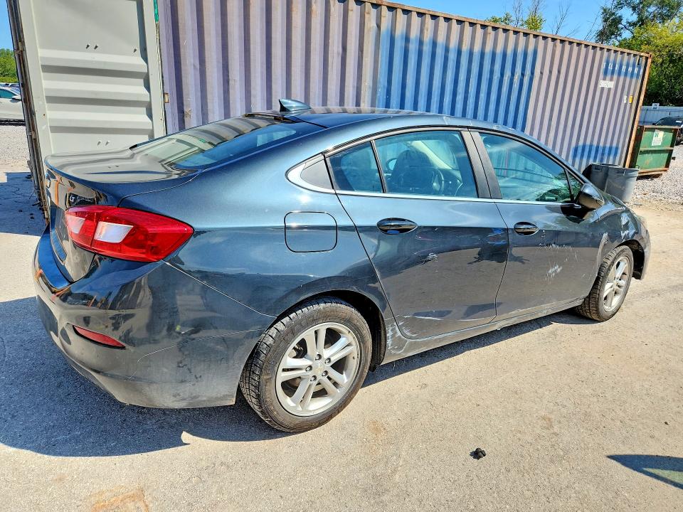 Снимка 3 от търг – 2017 CHEVROLET CRUZE с VIN 1G1BE5SMXH7221379