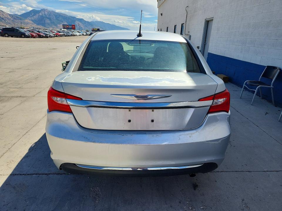 Photo 6 from auction – 2011 CHRYSLER 200 with VIN 1C3BC1FB7BN531124