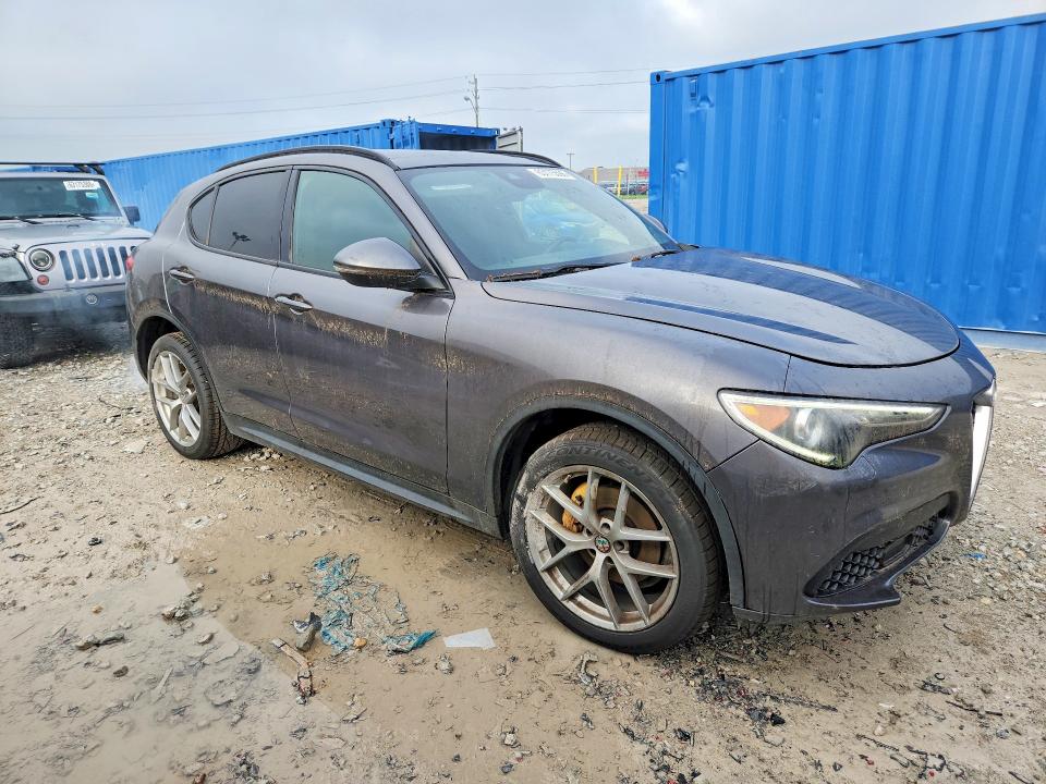 Photo 4 from auction – 2018 ALFA ROMEO STELVIO with VIN ZASFAKNN3J7B91646