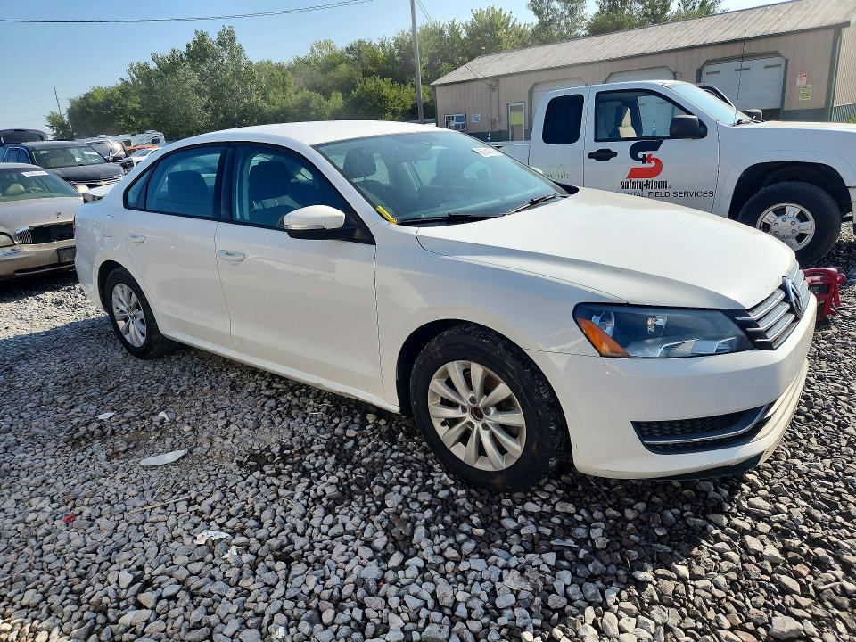 Снимка 4 от търг – 2013 VOLKSWAGEN PASSAT с VIN 1VWAH7A33DC049595