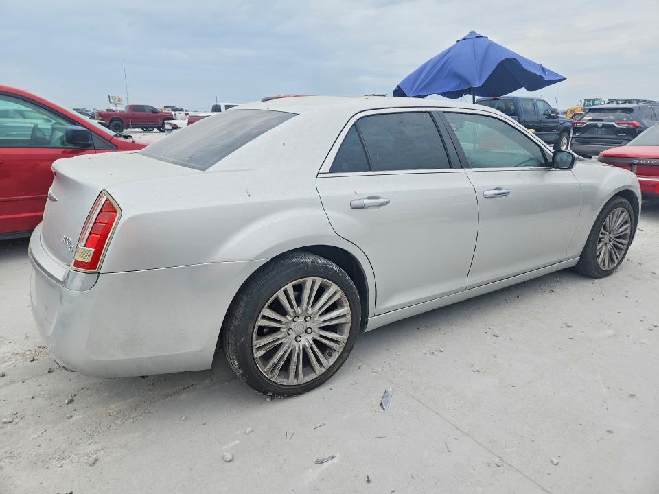 Фото 3 с аукциона – 2012 CHRYSLER 300C с VIN 2C3CCAPT2CH313422