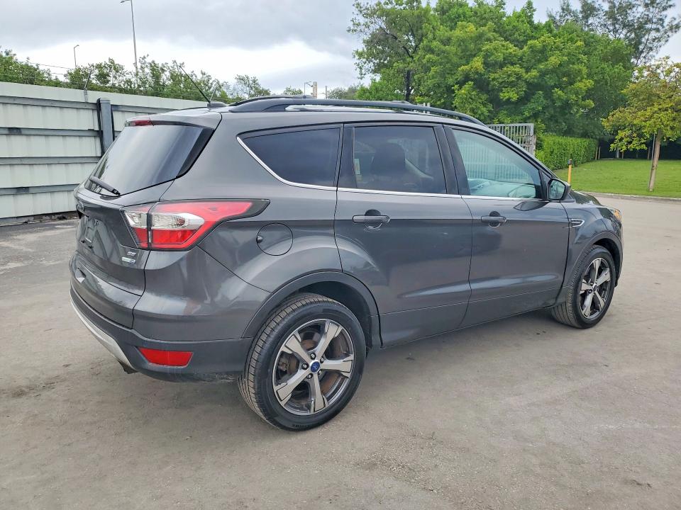 Photo 3 from auction – 2017 FORD ESCAPE with VIN 1FMCU9GD4HUB23850
