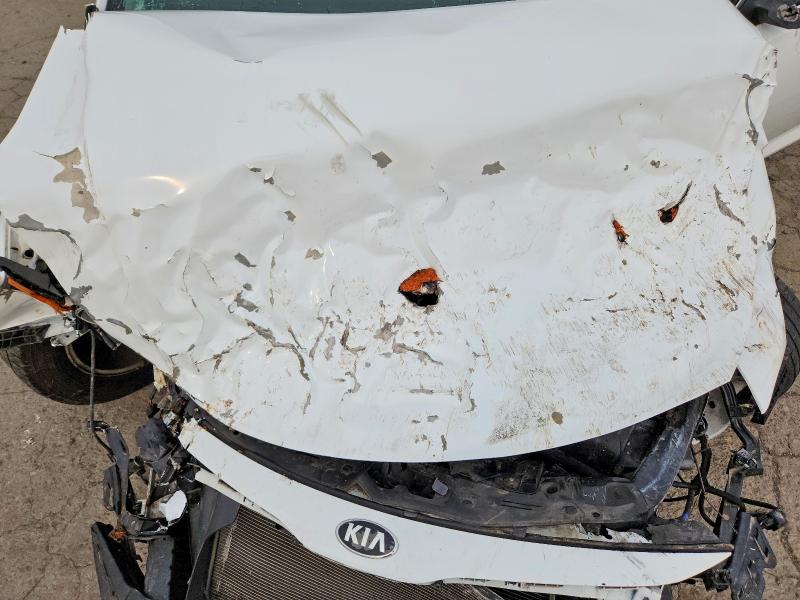 Фото 11 с аукциона – 2015 KIA OPTIMA с VIN 5XXGM4A79FG457094
