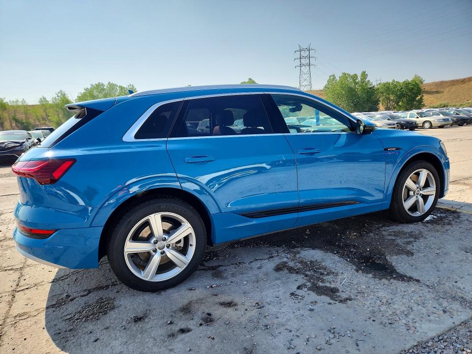 Photo 3 from auction – 2019 AUDI E-TRON with VIN WA1VAAGE2KB021167