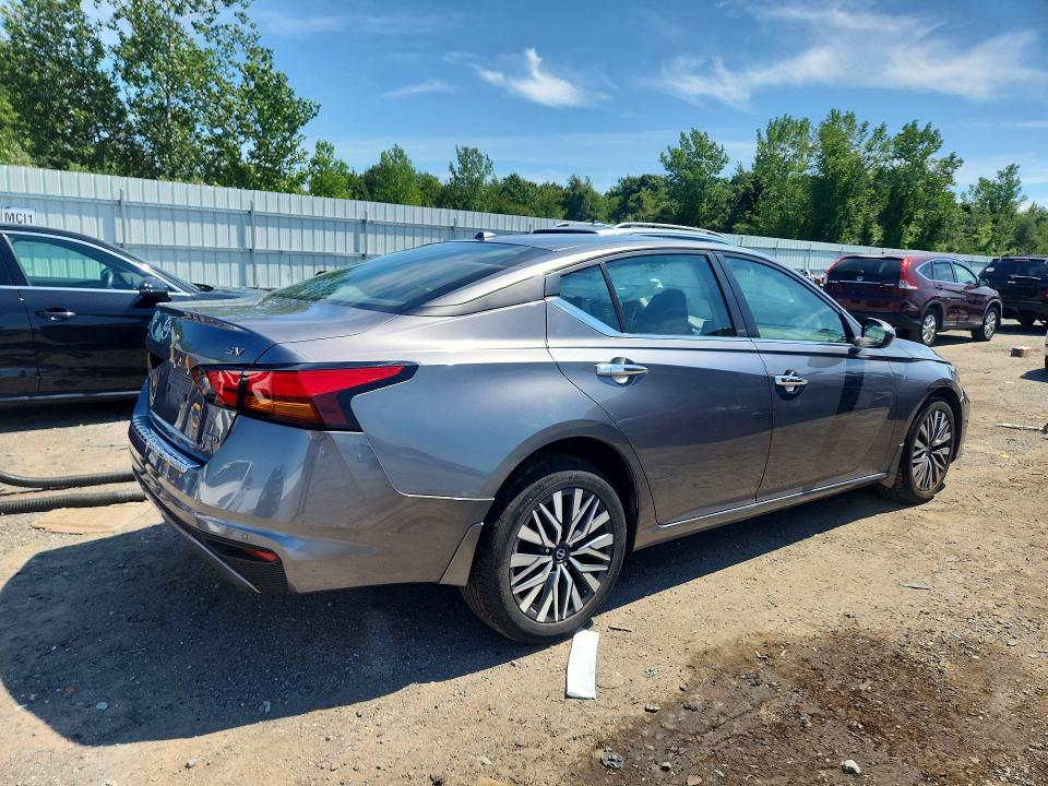 Photo 3 from auction – 2023 NISSAN ALTIMA with VIN 1N4BL4DW2PN423364
