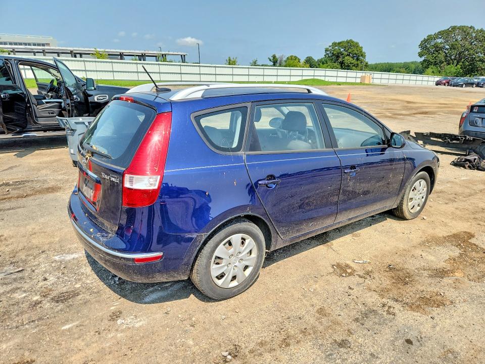 Photo 3 from auction – 2011 HYUNDAI ELANTRA TOURING with VIN KMHDC8AE6BU090585