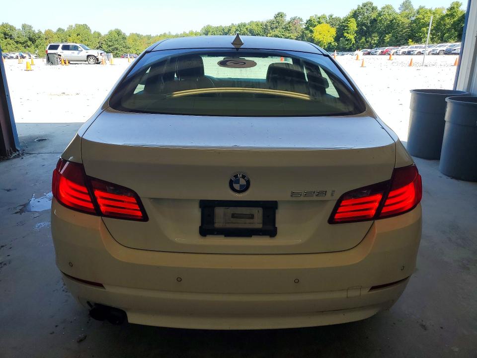 Photo 6 from auction – 2012 BMW 528 with VIN WBAXG5C52CDX04886