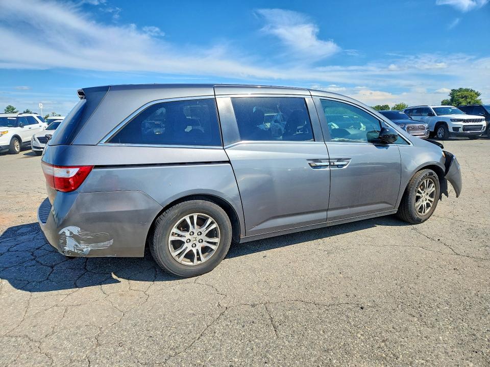 Photo 3 from auction – 2011 HONDA ODYSSEY with VIN 5FNRL5H42BB085091