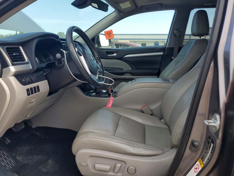 Photo 7 from auction – 2017 TOYOTA HIGHLANDER with VIN 5TDKZRFH2HS519091