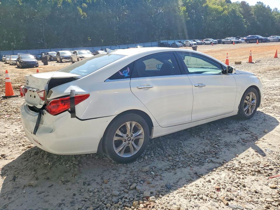 Photo 3 from auction – 2011 HYUNDAI SONATA with VIN 5NPEC4AC2BH259673