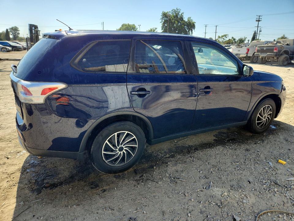 Photo 3 from auction – 2015 MITSUBISHI OUTLANDER with VIN JA4AD2A31FZ003212
