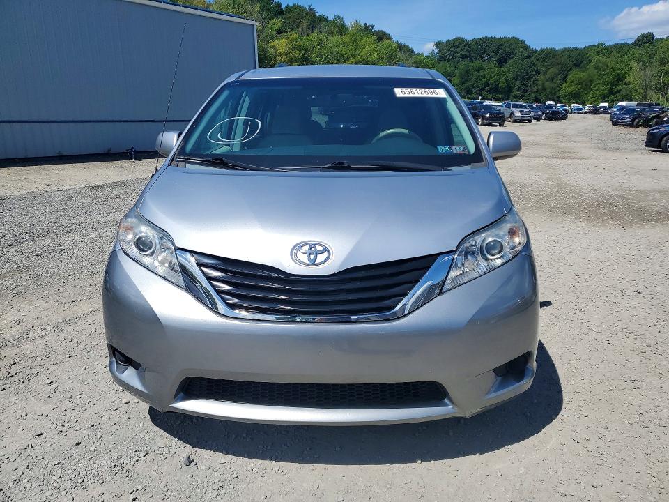 Photo 5 from auction – 2014 TOYOTA SIENNA with VIN 5TDJK3DC9ES088359