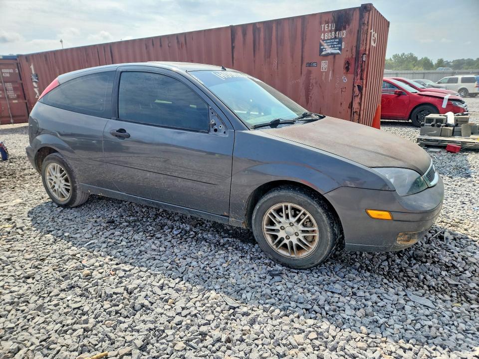 Photo 4 from auction – 2005 FORD FOCUS with VIN 3FAFP31N65R134218