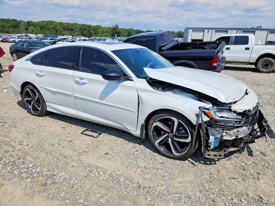 Снимка 4 от търг – 2022 HONDA ACCORD с VIN 1HGCV2F30NA009537