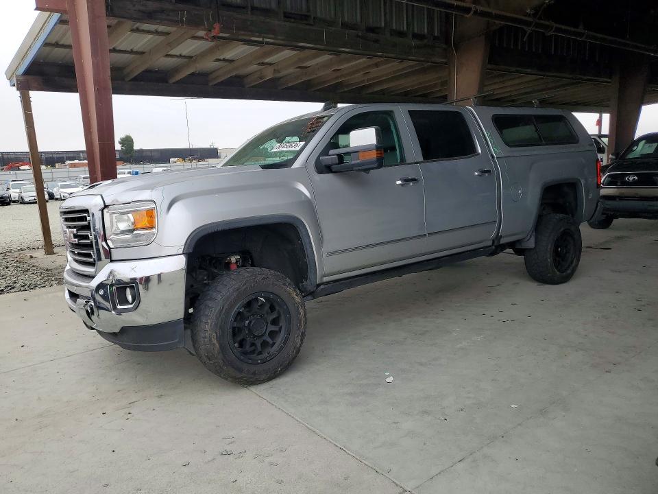 GMC SIERRA 2018 with VIN 1GT12TEY2JF160197 - Photo from auction
