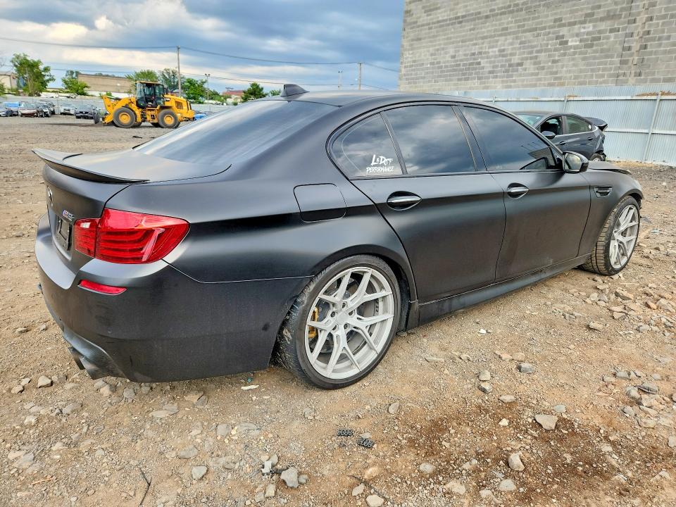 Zdjęcie 3 z aukcji – 2015 BMW M5 z VIN WBSFV9C56FD594773