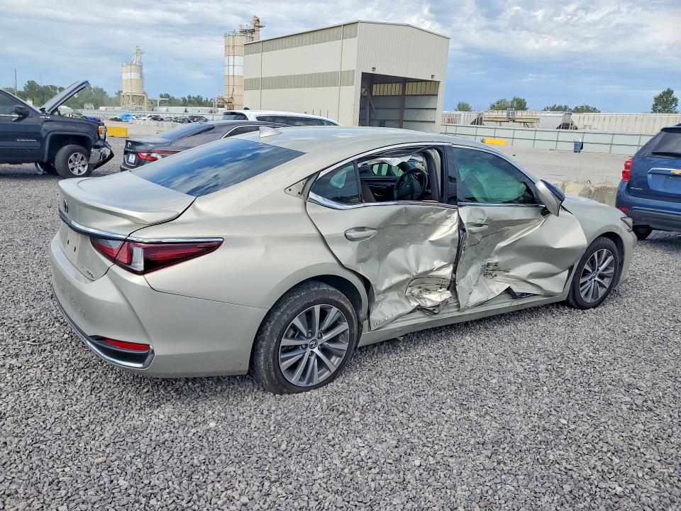 Photo 3 from auction – 2021 LEXUS ES with VIN 58ADA1C13MU008752