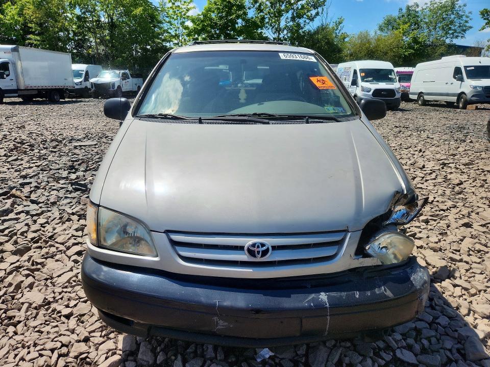 Photo 5 from auction – 2001 TOYOTA SIENNA with VIN 4T3ZF13C51U326648