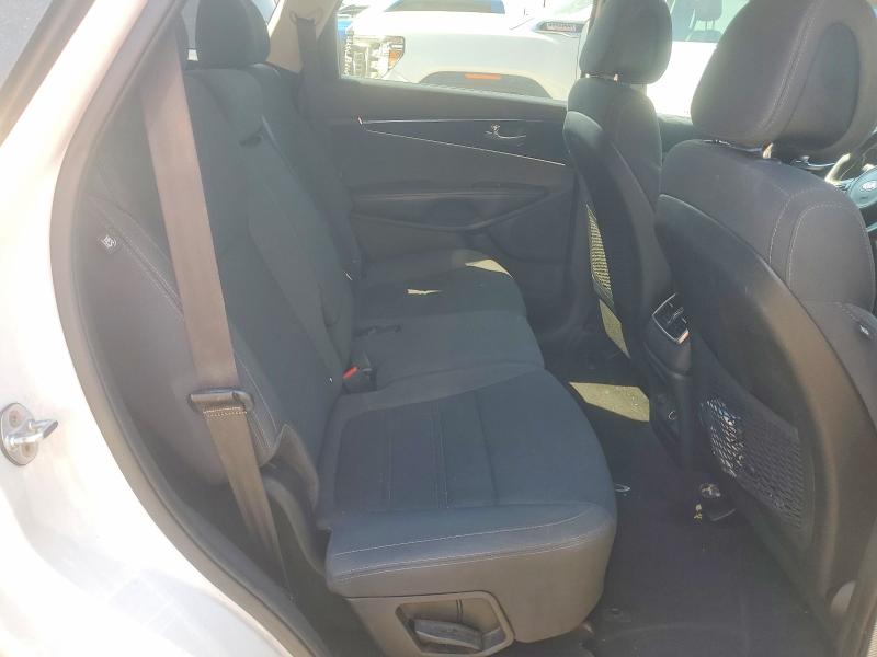 Photo 10 from auction – 2016 KIA SORENTO with VIN 5XYPGDA35GG168859