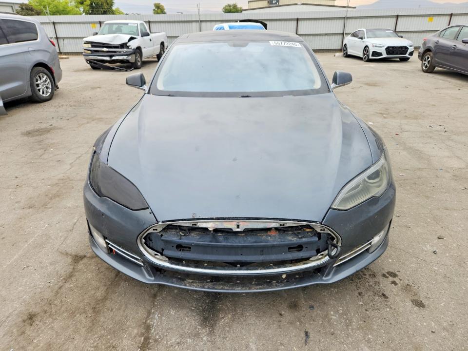 Photo 5 from auction – 2013 TESLA MODEL S with VIN 5YJSA1CNXDFP28886
