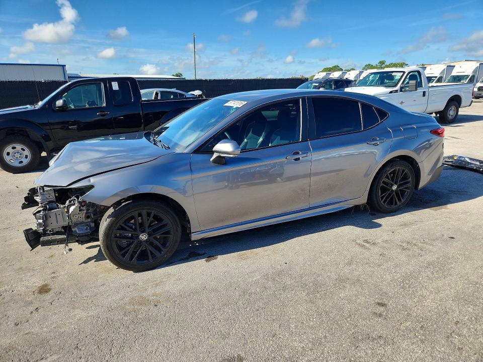TOYOTA CAMRY 2025 с VIN 4T1DAACK6SU596143 - Снимка от търг