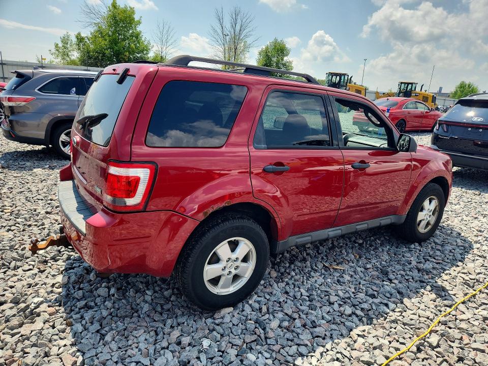 Photo 3 from auction – 2010 FORD ESCAPE with VIN 1FMCU9DG8AKC92446