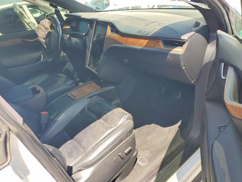 Photo 8 from auction – 2020 TESLA MODEL X with VIN 5YJXCDE25LF303711
