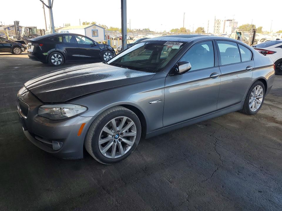 BMW 528 2012 مع رقم تعريف المركبة WBAXG5C51CDX02367 - صورة من المزاد