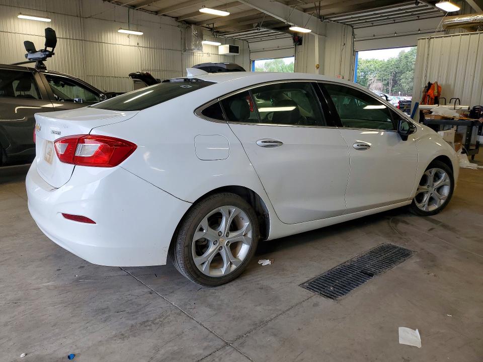 Photo 3 from auction – 2018 CHEVROLET CRUZE with VIN 1G1BF5SM5J7101816