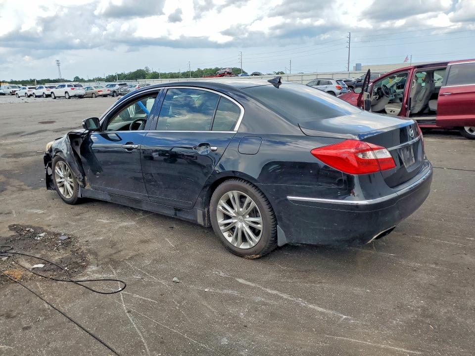 Photo 2 from auction – 2013 HYUNDAI GENESIS with VIN KMHGC4DD1DU221997