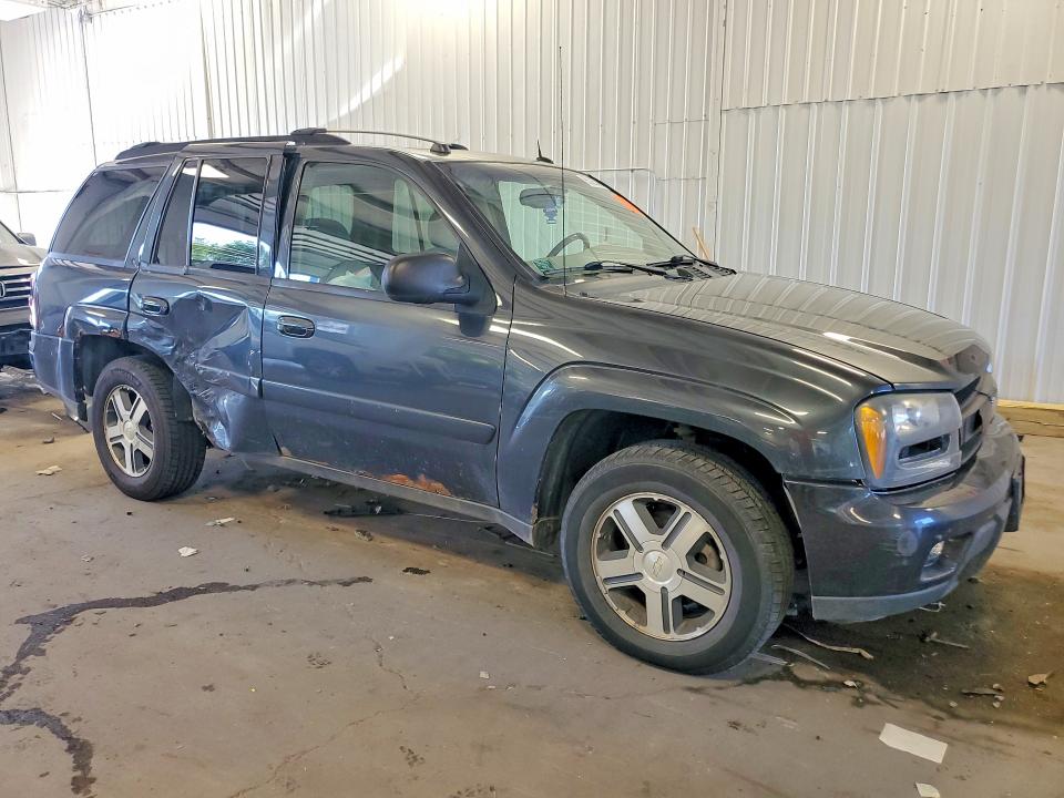 Photo 4 from auction – 2005 CHEVROLET TRAILBLAZER with VIN 1GNDT13S252377427