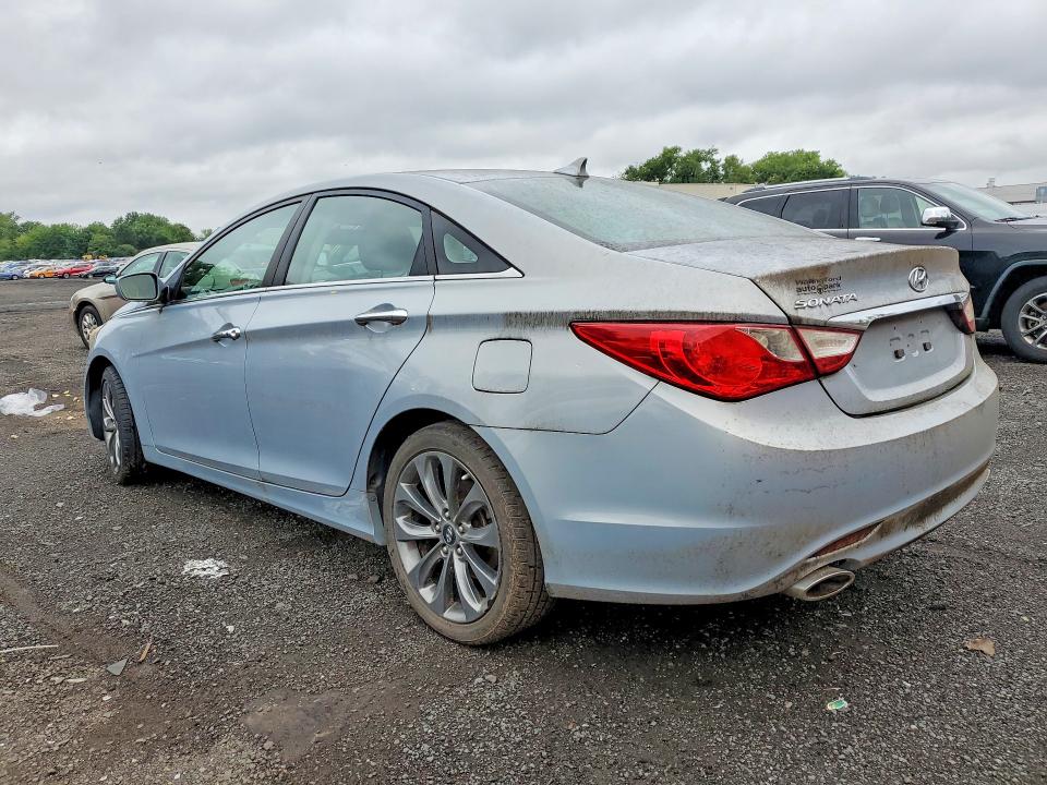 Photo 2 from auction – 2011 HYUNDAI SONATA with VIN 5NPEC4AC3BH066299
