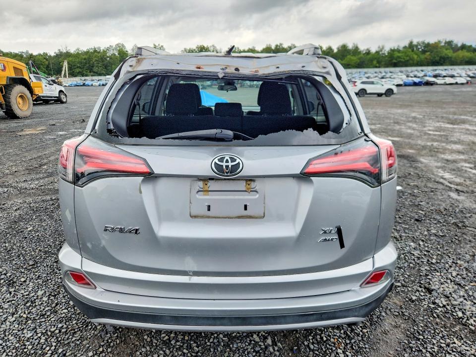 Photo 6 from auction – 2017 TOYOTA RAV4 with VIN 2T3RFREV2HW685236