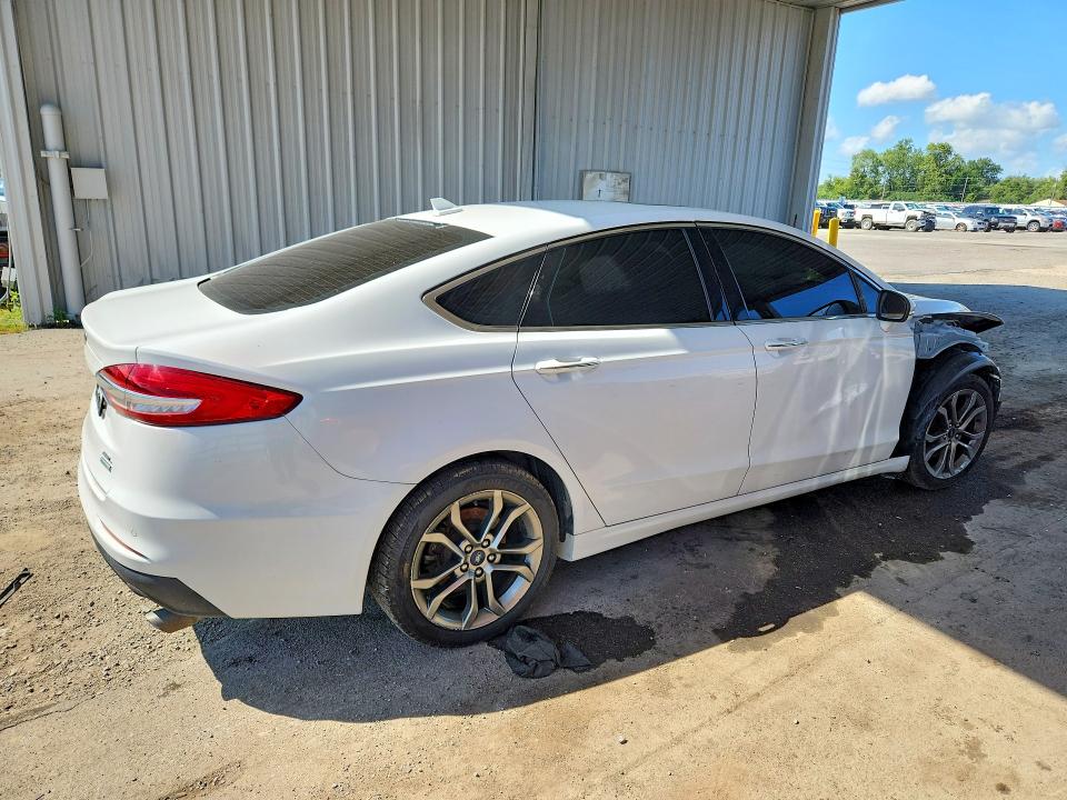 Photo 3 from auction – 2019 FORD FUSION with VIN 3FA6P0CD4KR141442